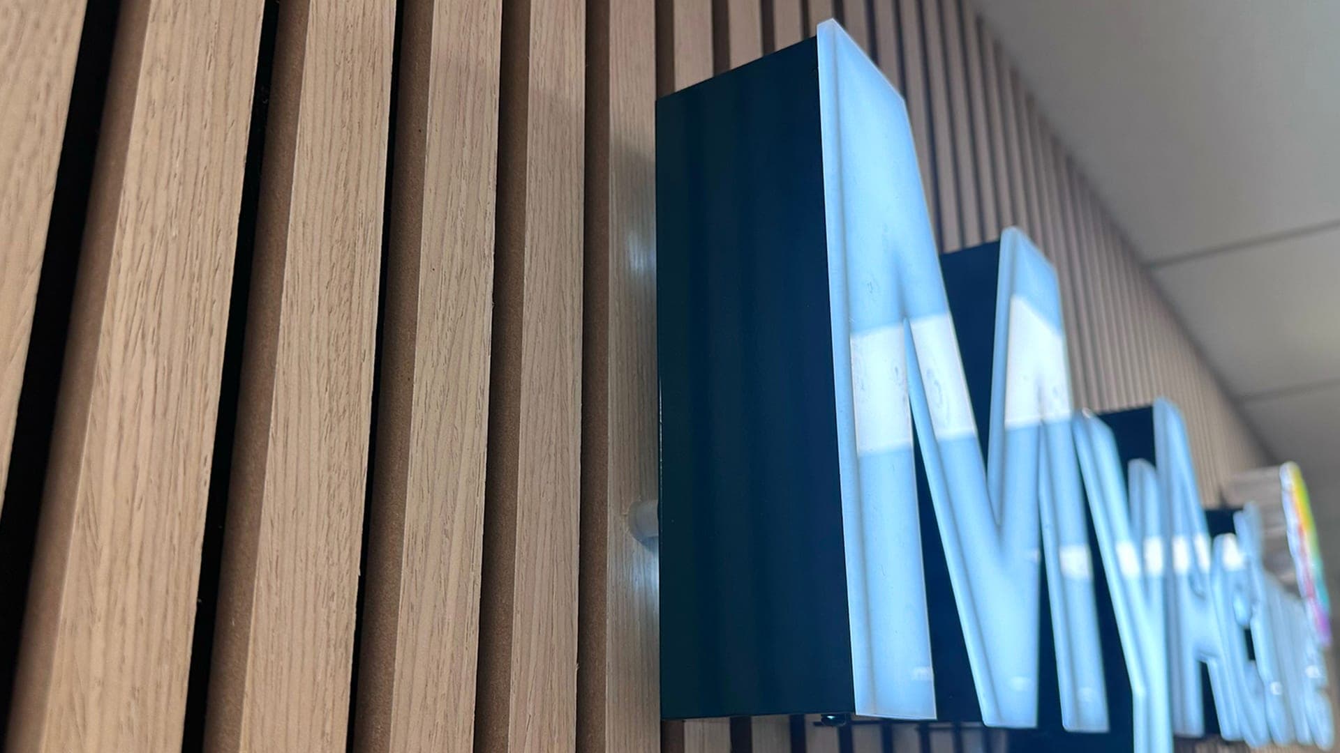 MyActive Leek reception sign — close detail