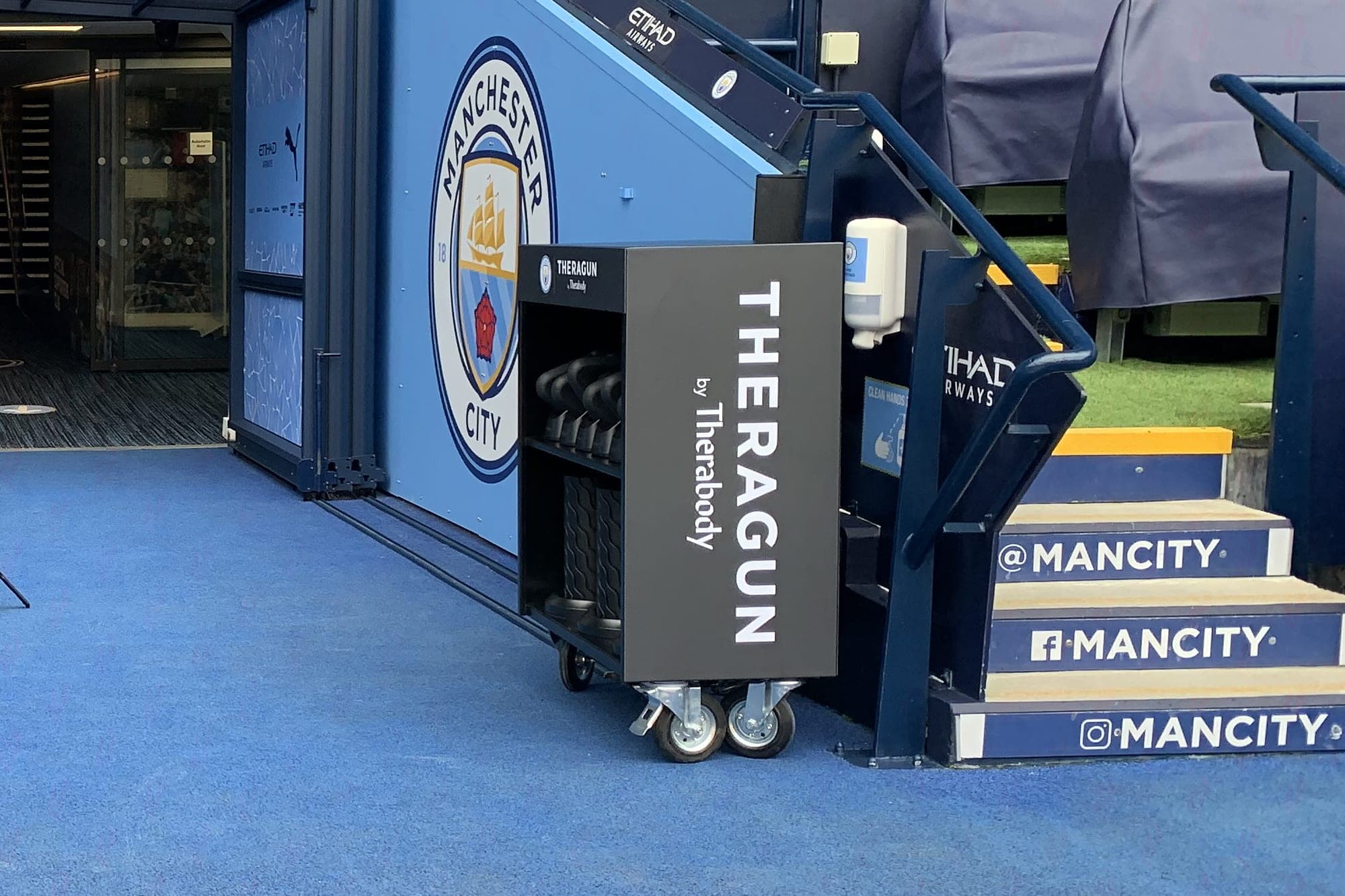 Therabody Manchester City unit — detail